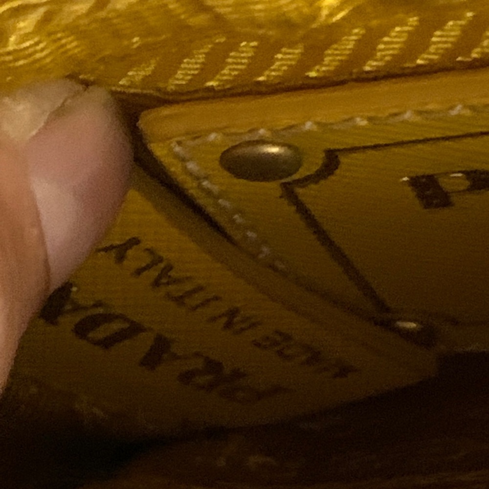 Prada crossbody authentic - Picture 2 of 15